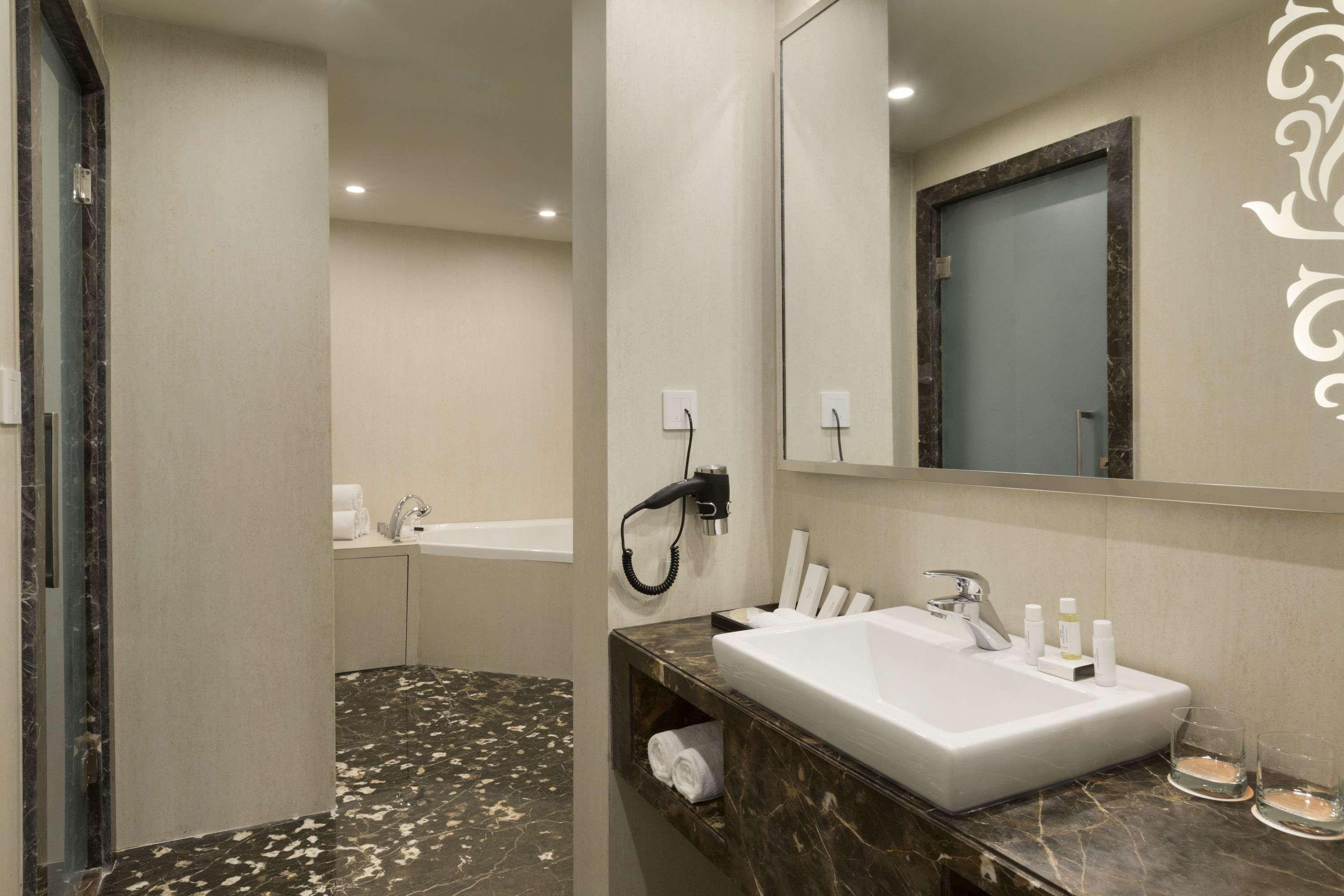 Howard Johnson By Wyndham, Hebbal, Bengaluru Kültér fotó